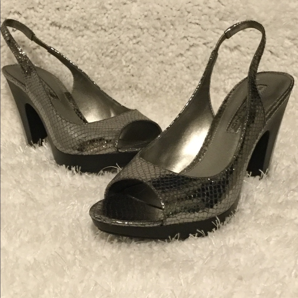 NWOT Bandolino Metallic Heel